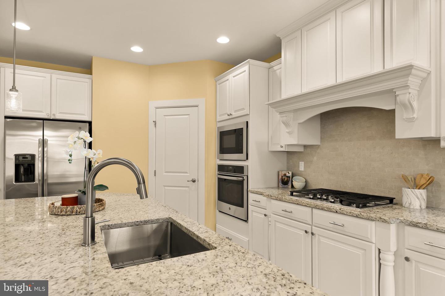 33415 Bridgehampton Ln Property Photo 7