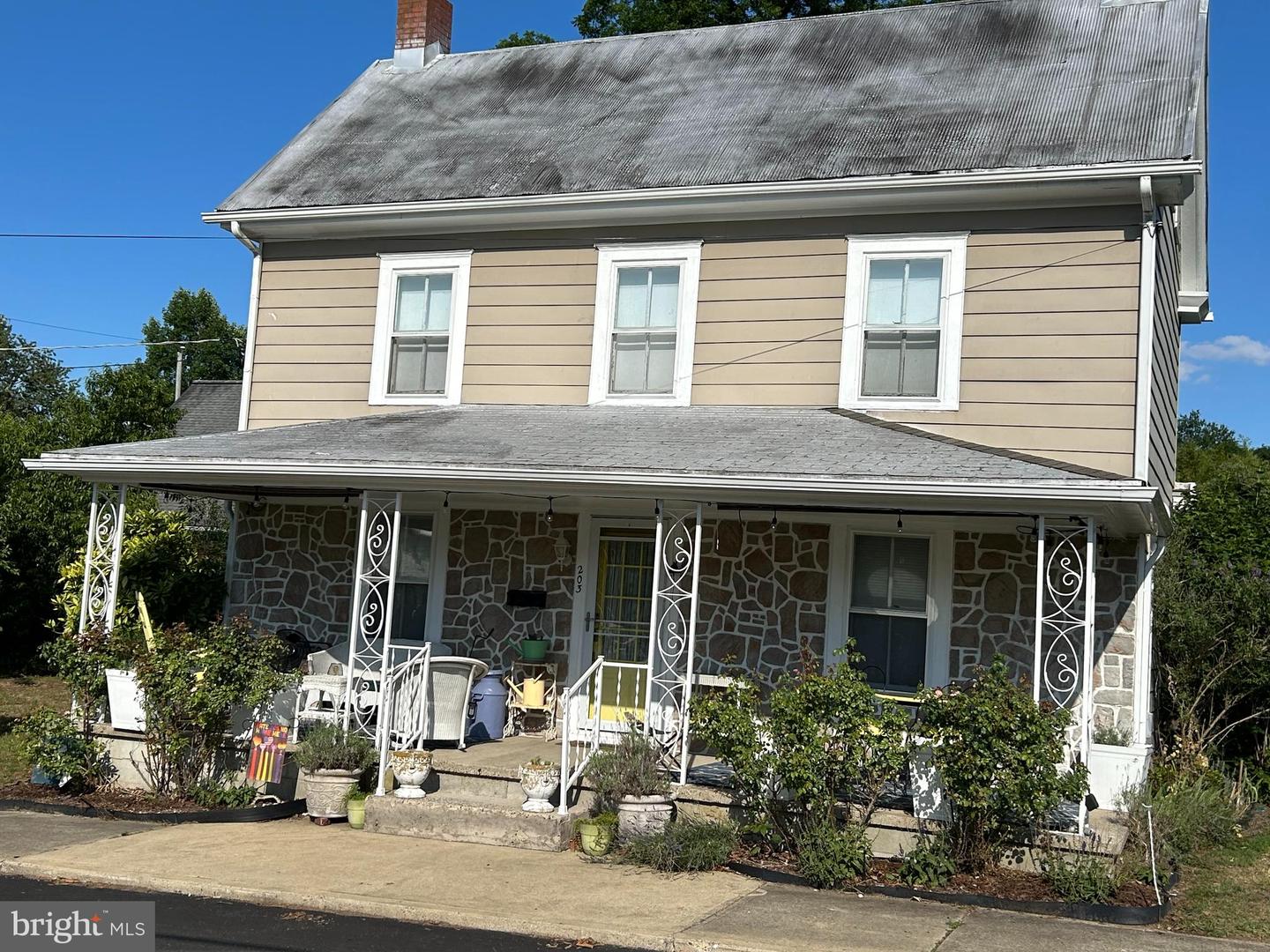 203 Walnut St Property Photo 35