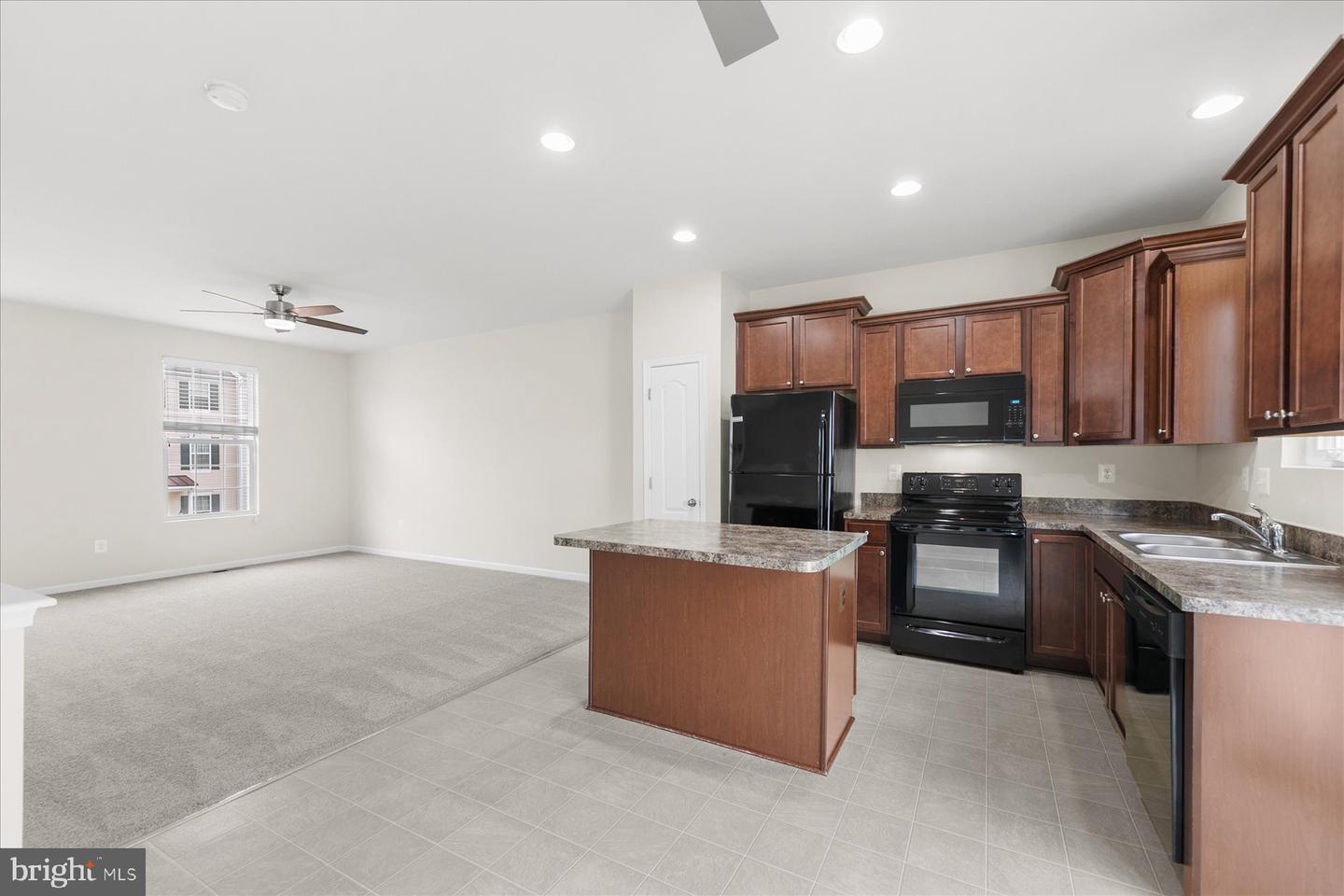 38218 Enfield Dr Property Photo 7
