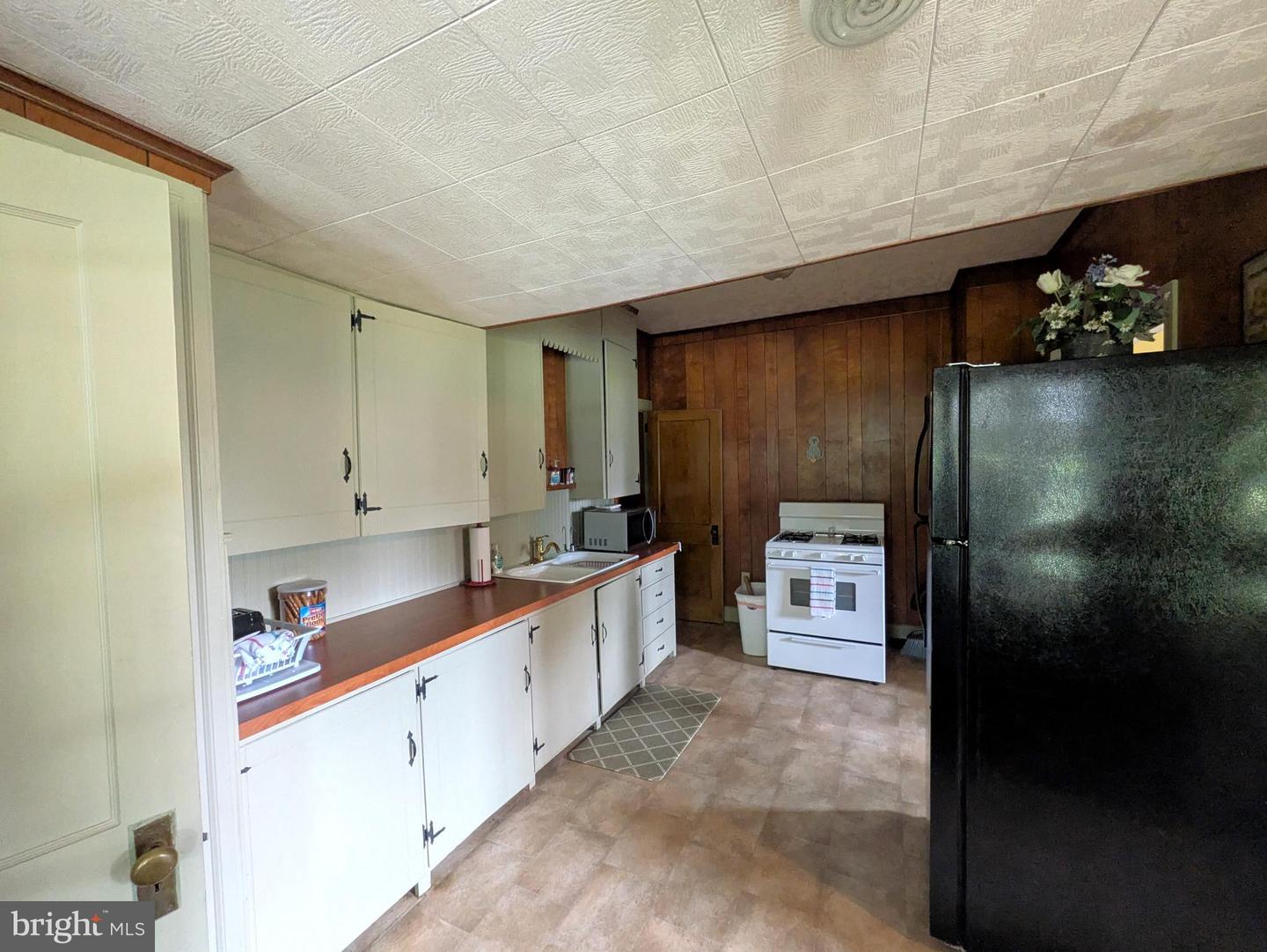 28740 Seaford Rd Property Photo 9