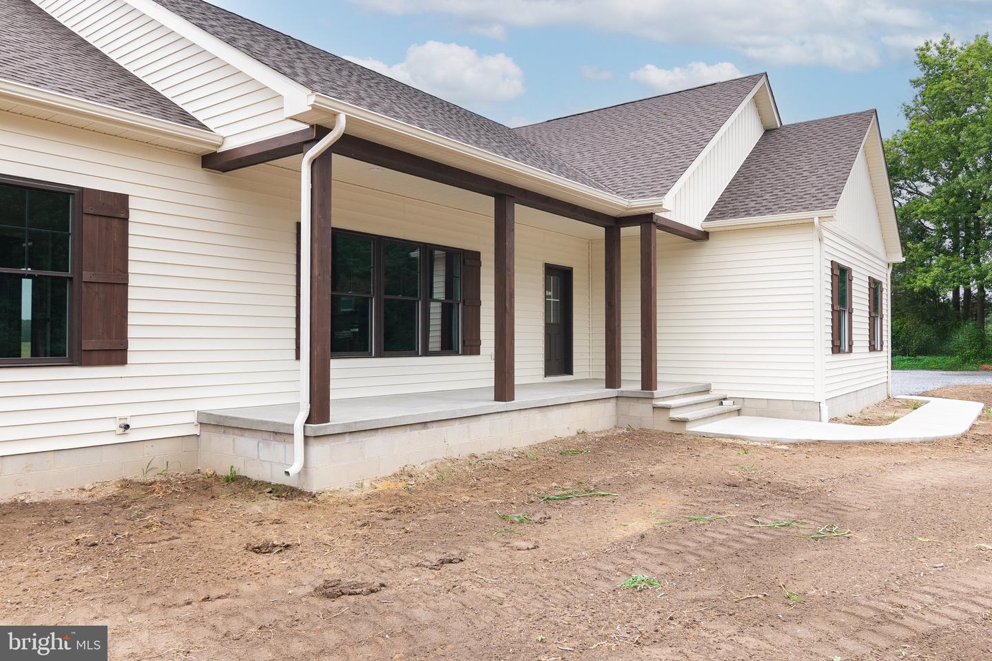 28219 Farm View Ln Property Photo 3