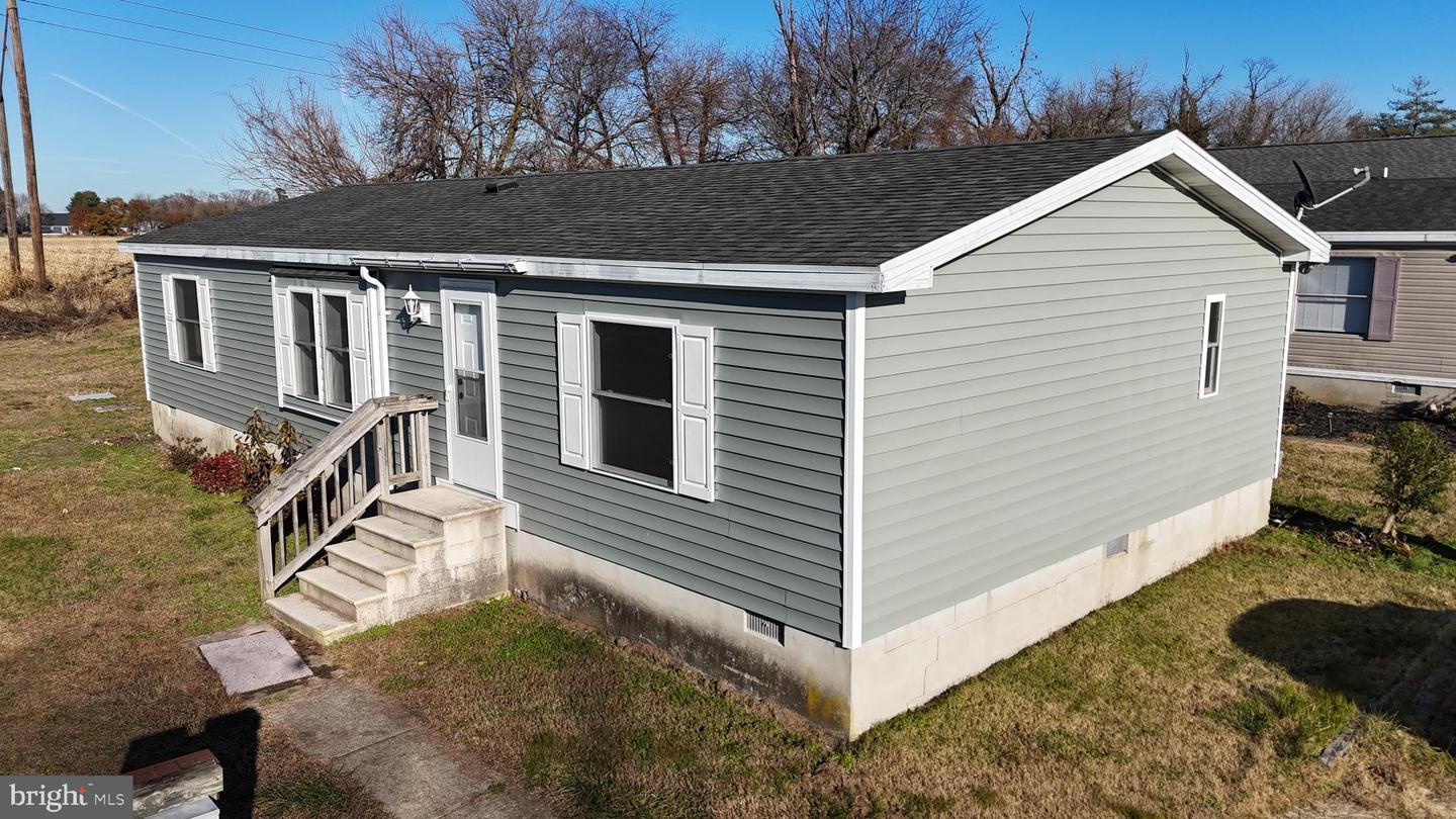 8711 GARDEN LN Property Photo 1