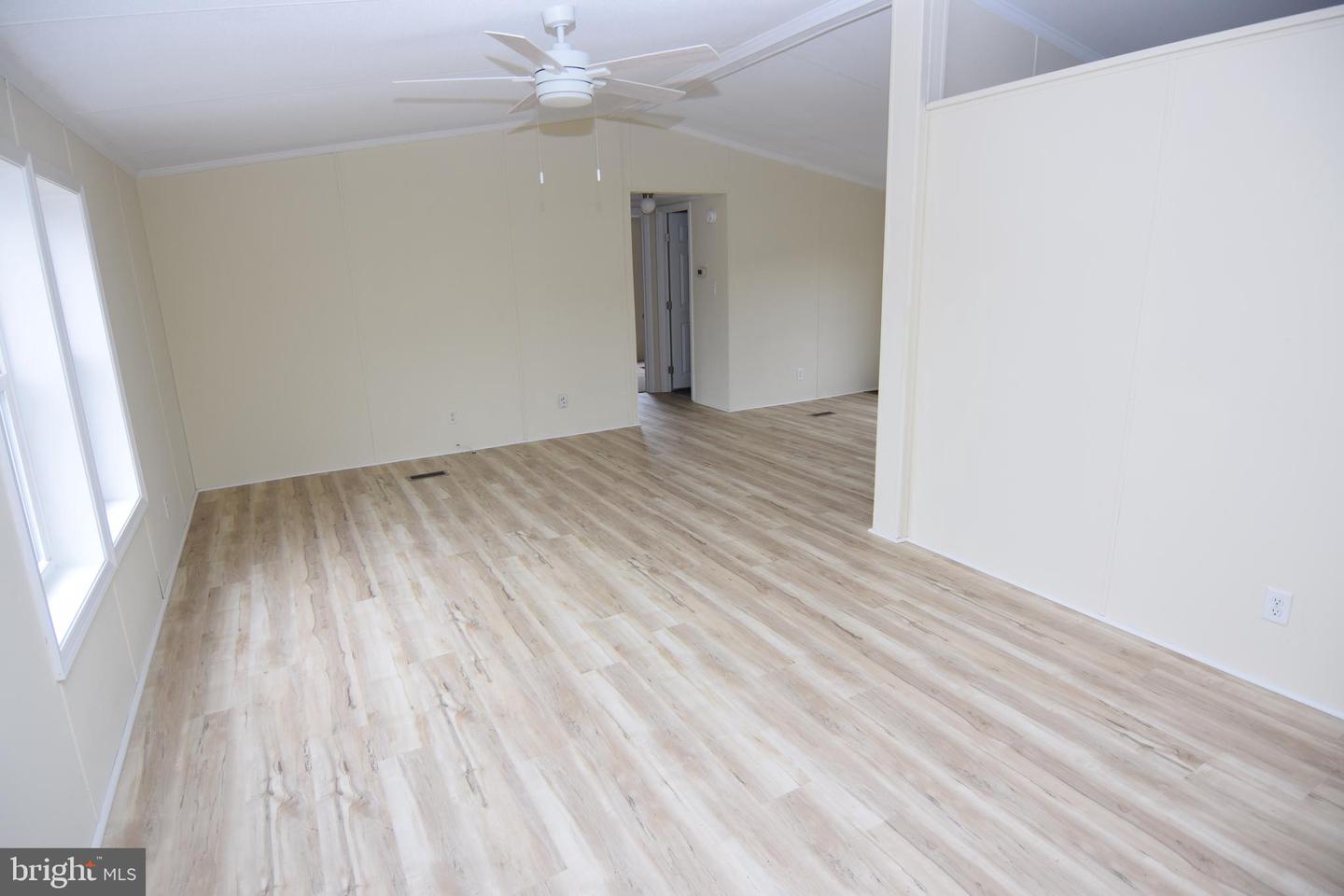 8711 Garden Ln Property Photo 2