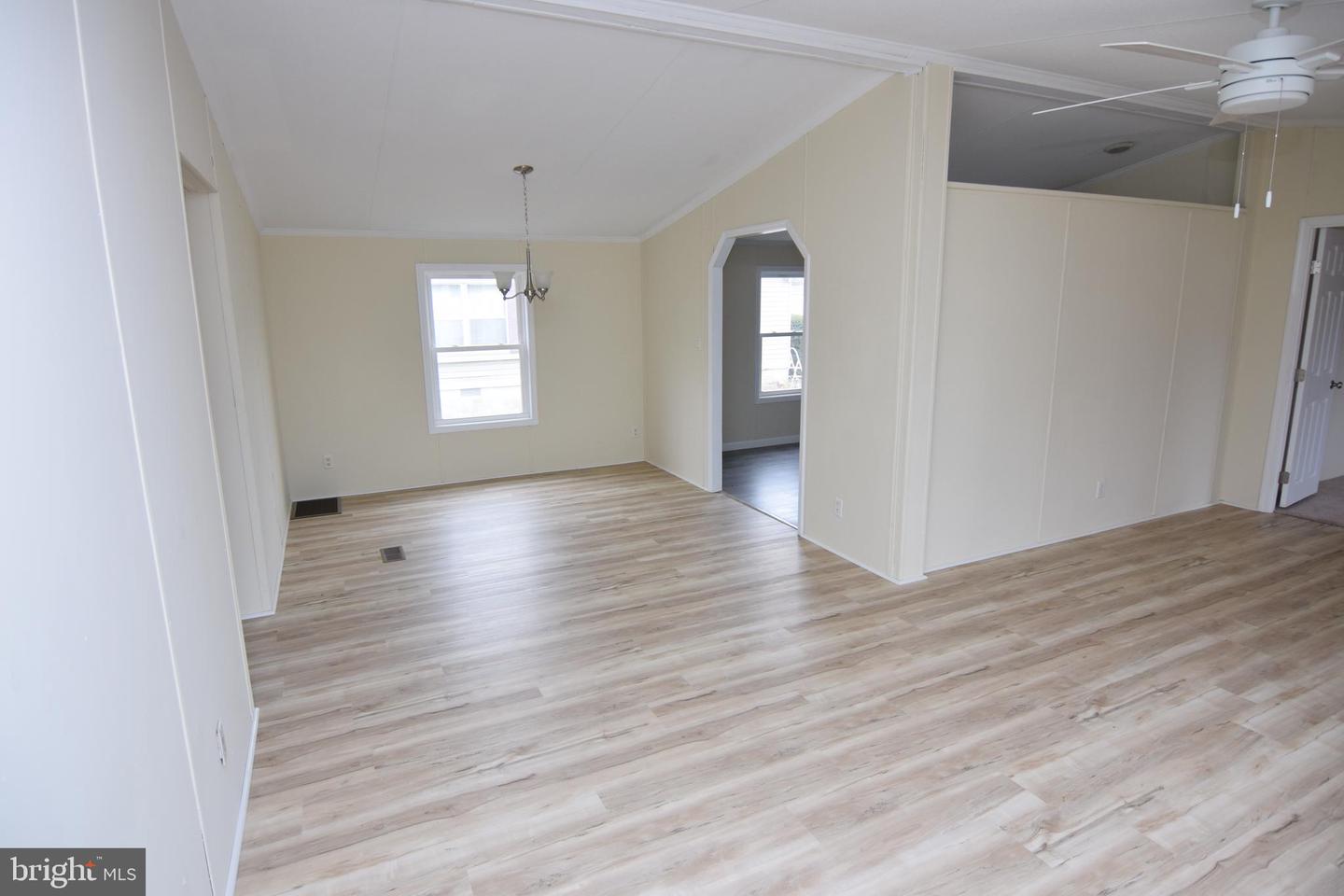8711 Garden Ln Property Photo 3
