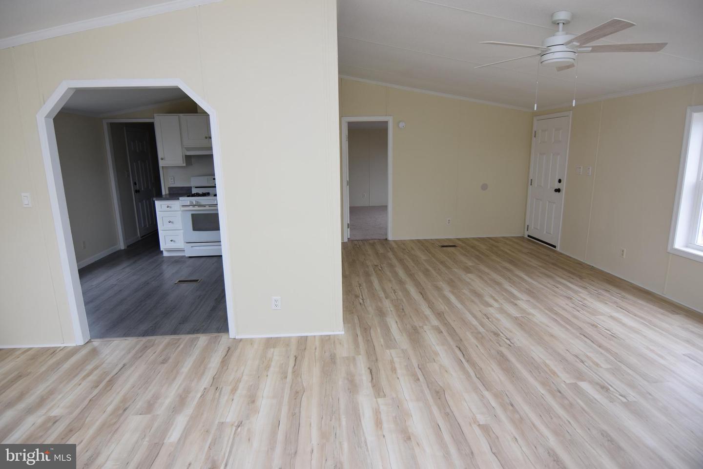 8711 Garden Ln Property Photo 4