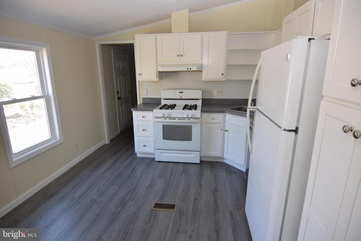 8711 Garden Ln Property Photo 5