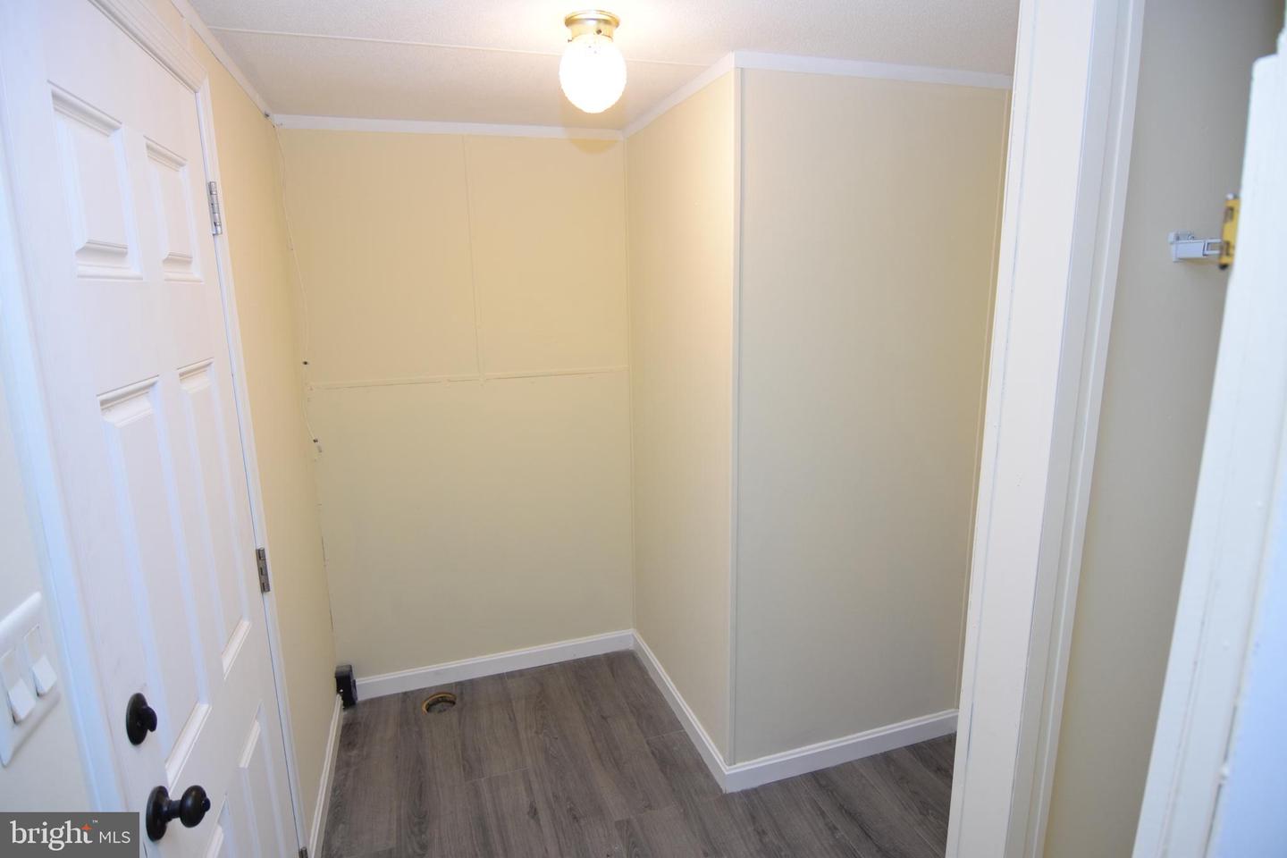 8711 Garden Ln Property Photo 6