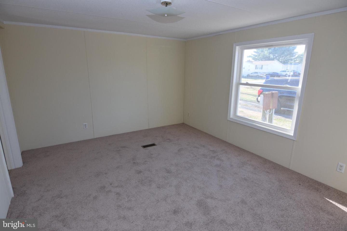 8711 Garden Ln Property Photo 7