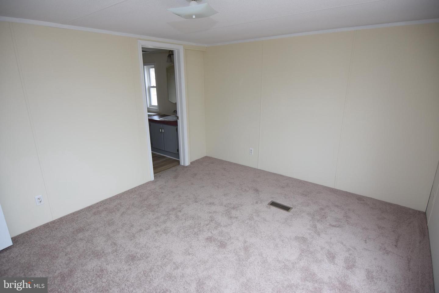 8711 Garden Ln Property Photo 8