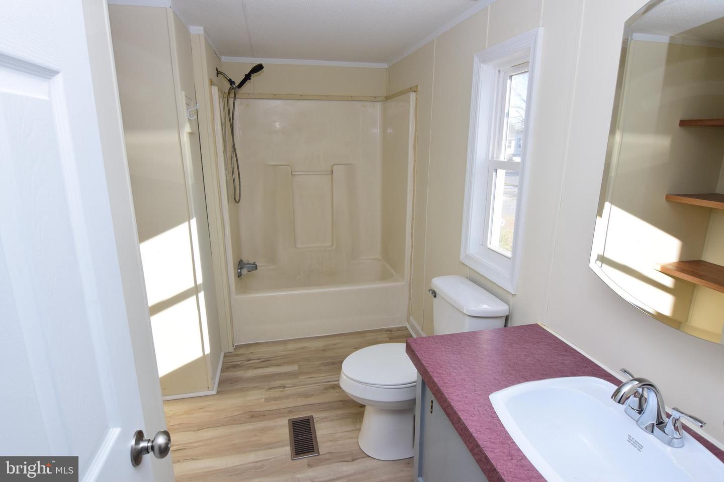 8711 Garden Ln Property Photo 9