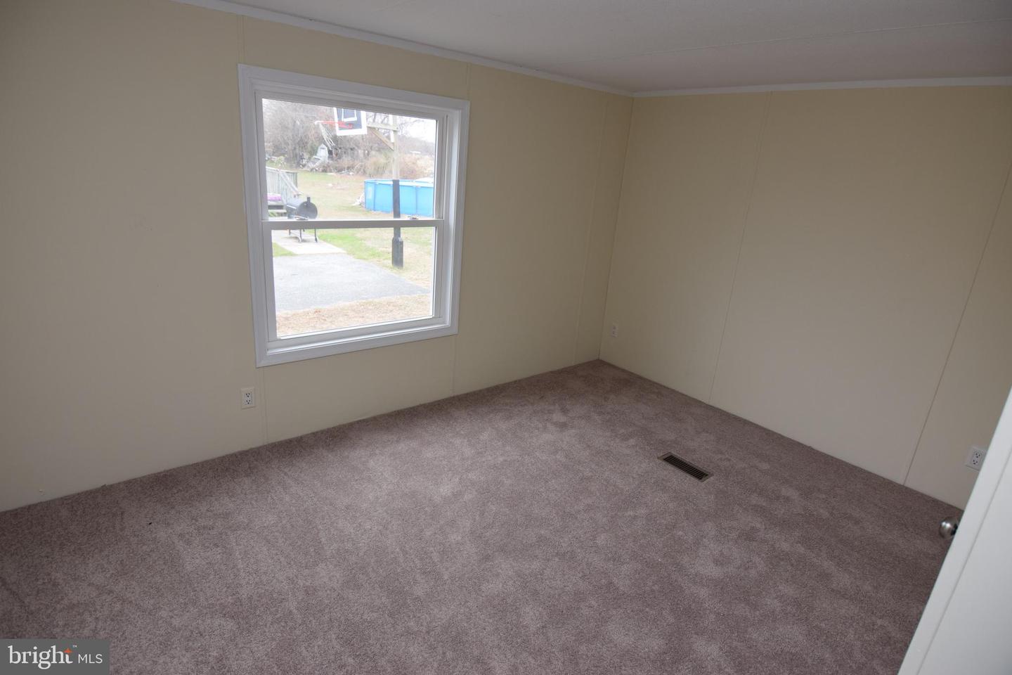 8711 Garden Ln Property Photo 10