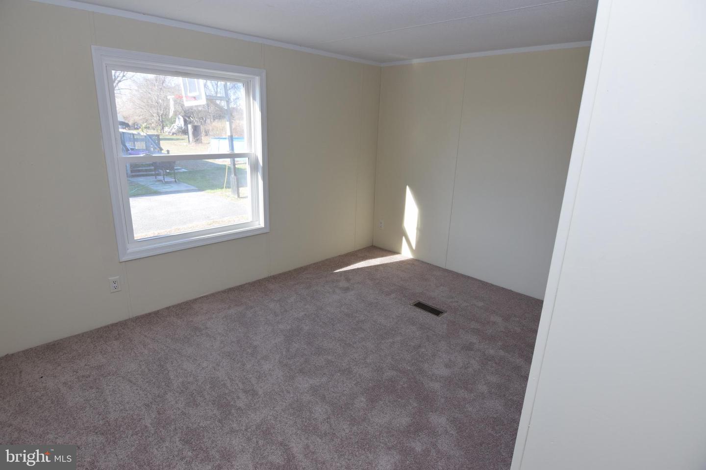8711 Garden Ln Property Photo 12