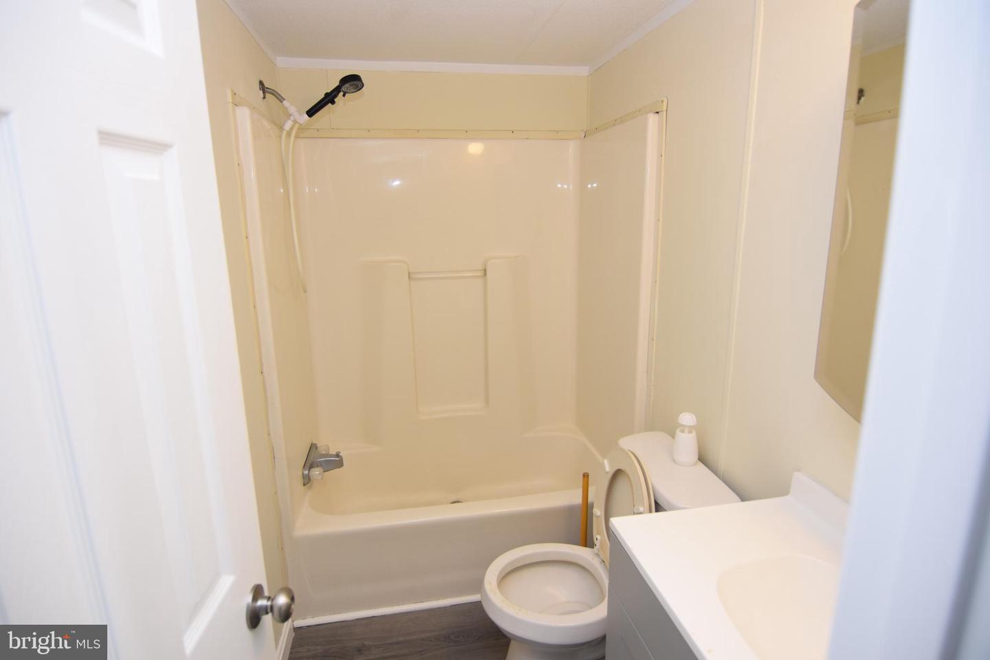 8711 Garden Ln Property Photo 14