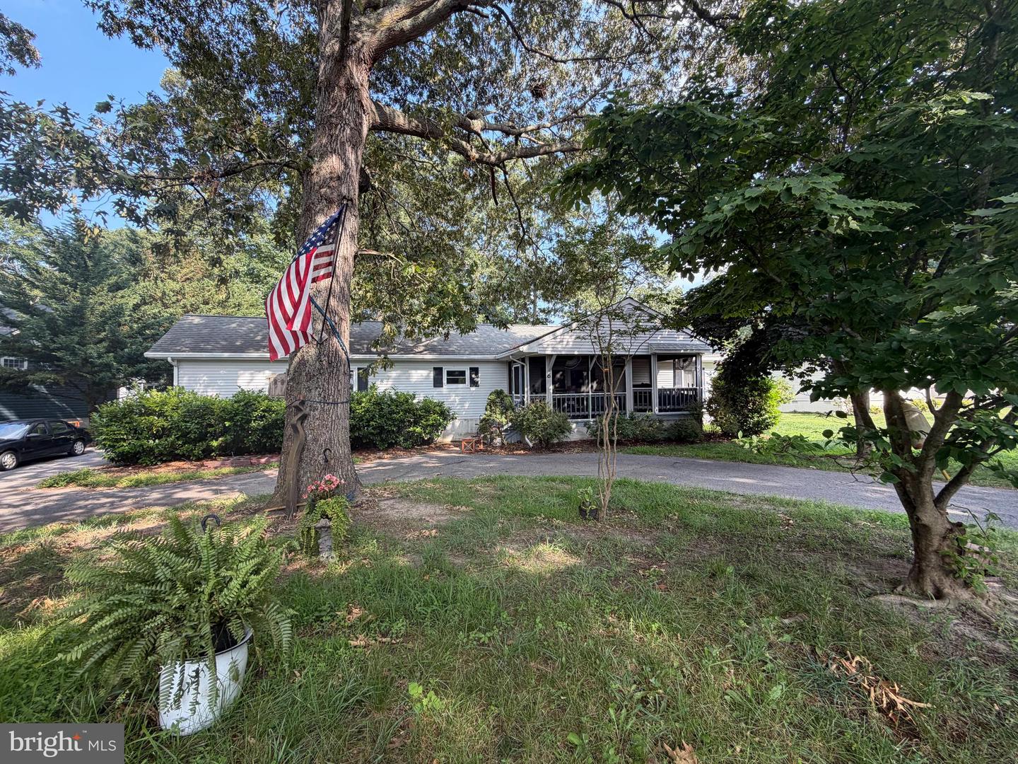 6 BREAKWATER DR
