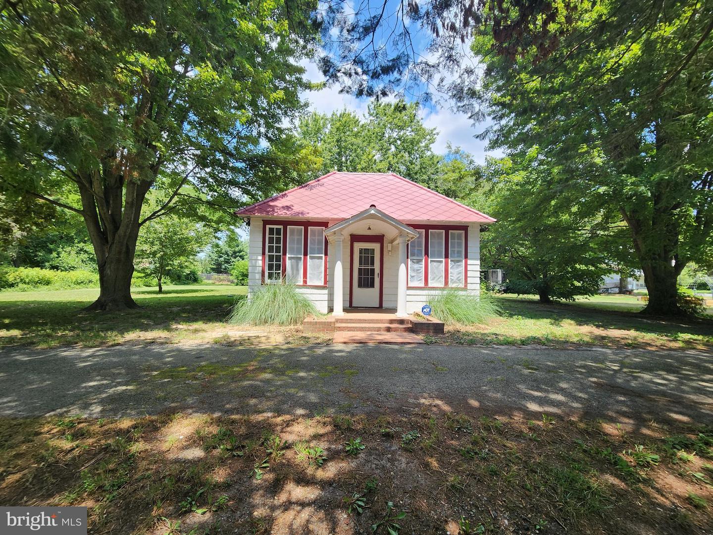 18455 Johnson Rd Property Photo 2