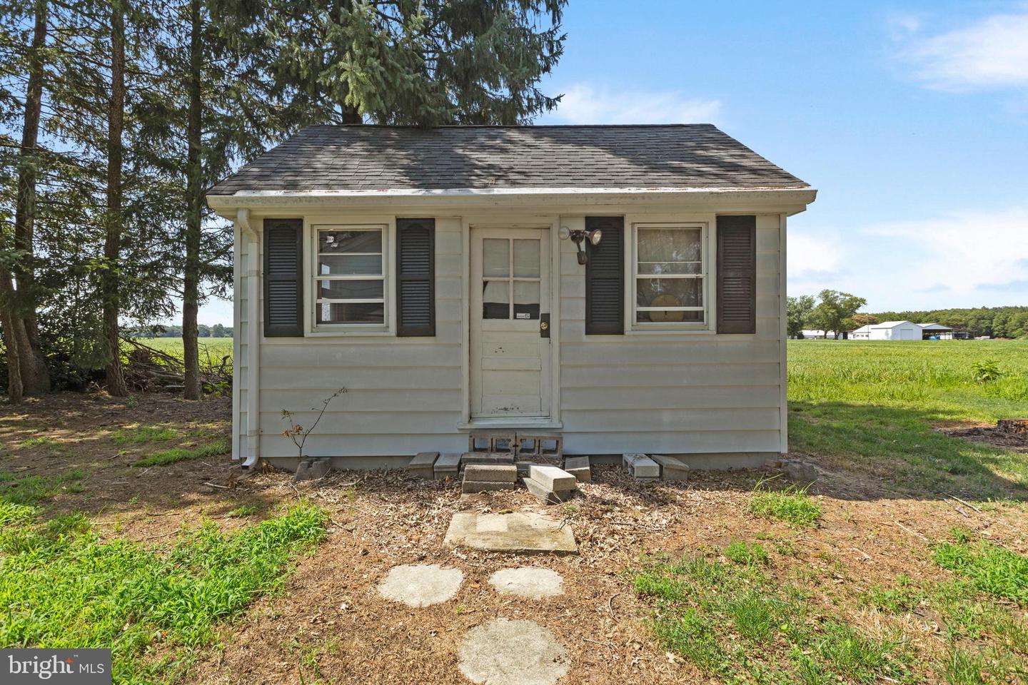 14061 Russell Rd Property Photo 8