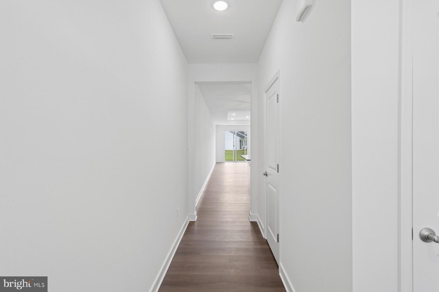 20530 Spyglass Cir Property Photo 3