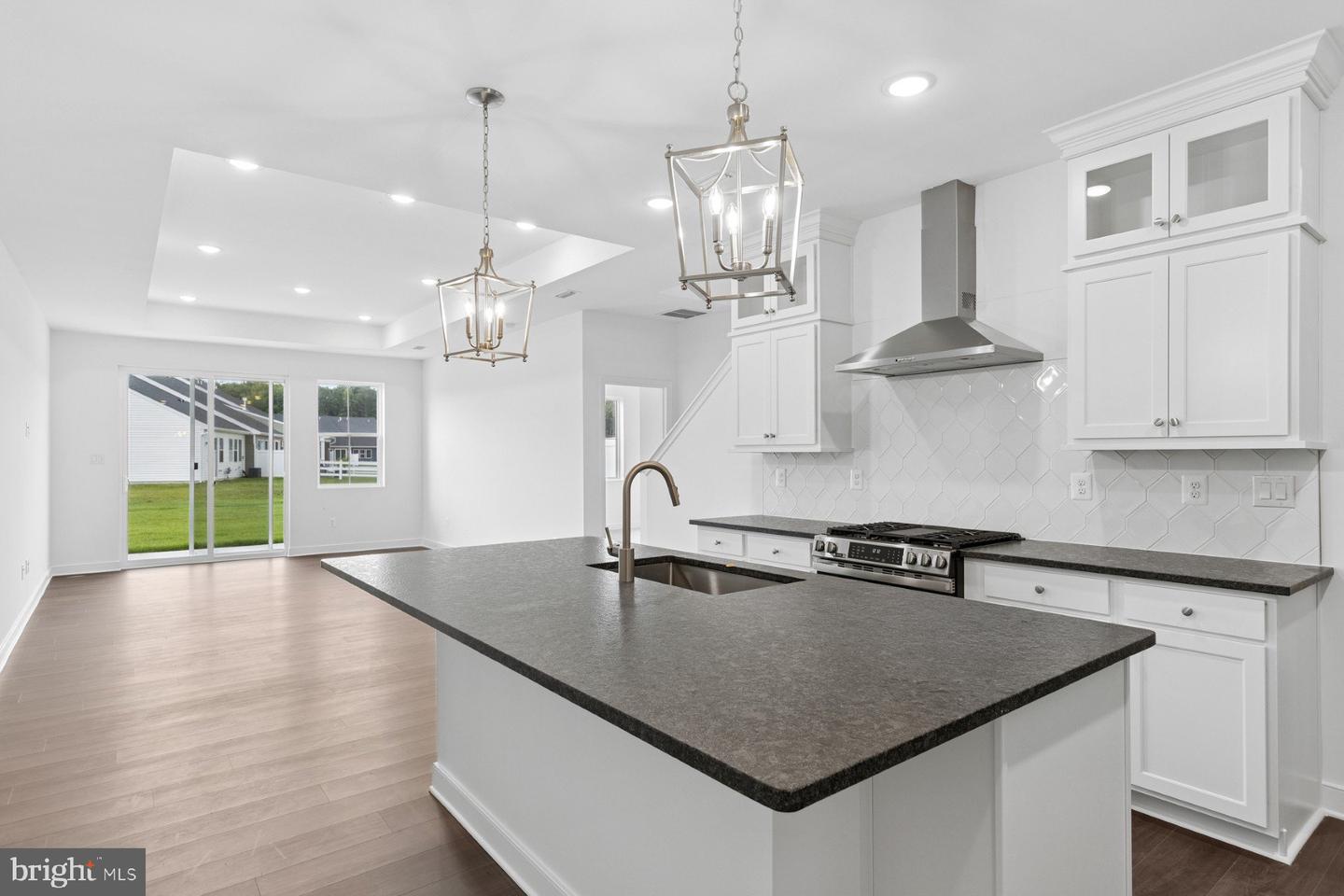 20530 Spyglass Cir Property Photo 4