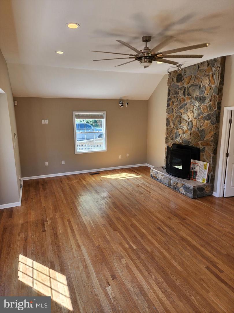 123 W Market St Property Photo 26