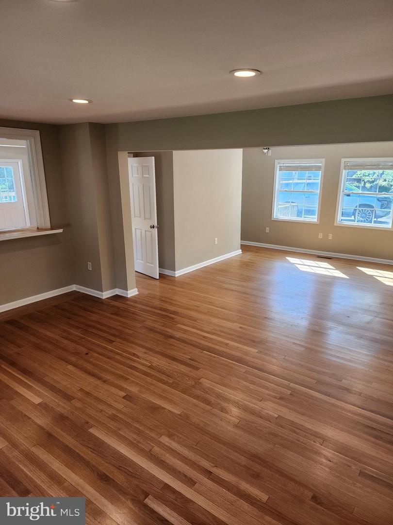 123 W Market St Property Photo 29