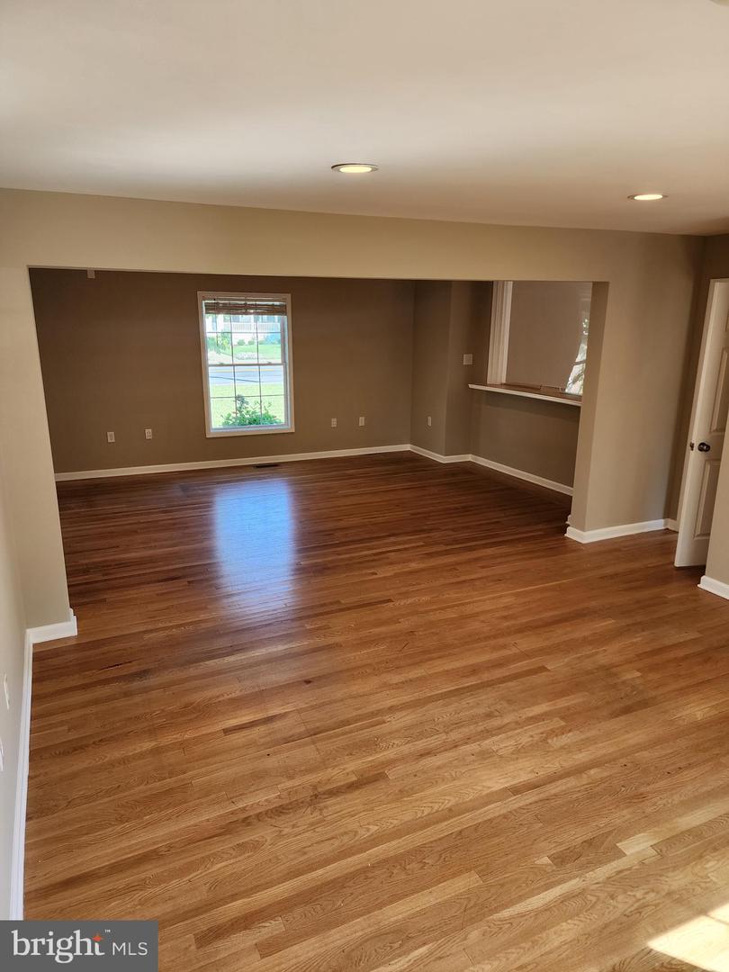 123 W Market St Property Photo 30