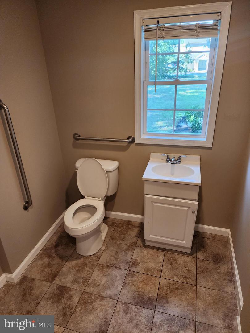 123 W Market St Property Photo 32