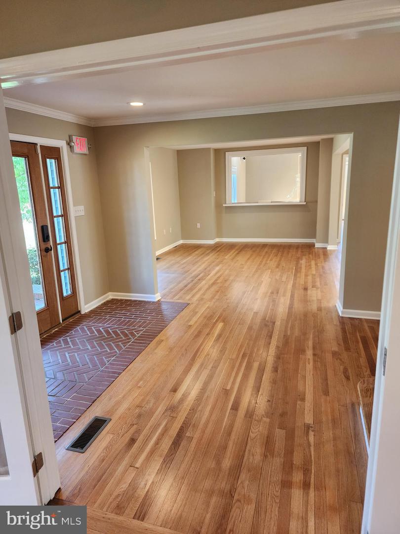 123 W Market St Property Photo 36