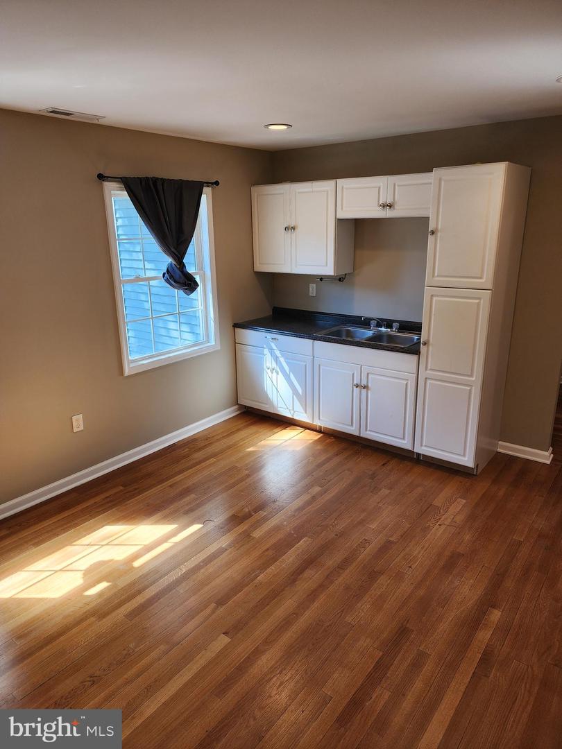 123 W Market St Property Photo 48