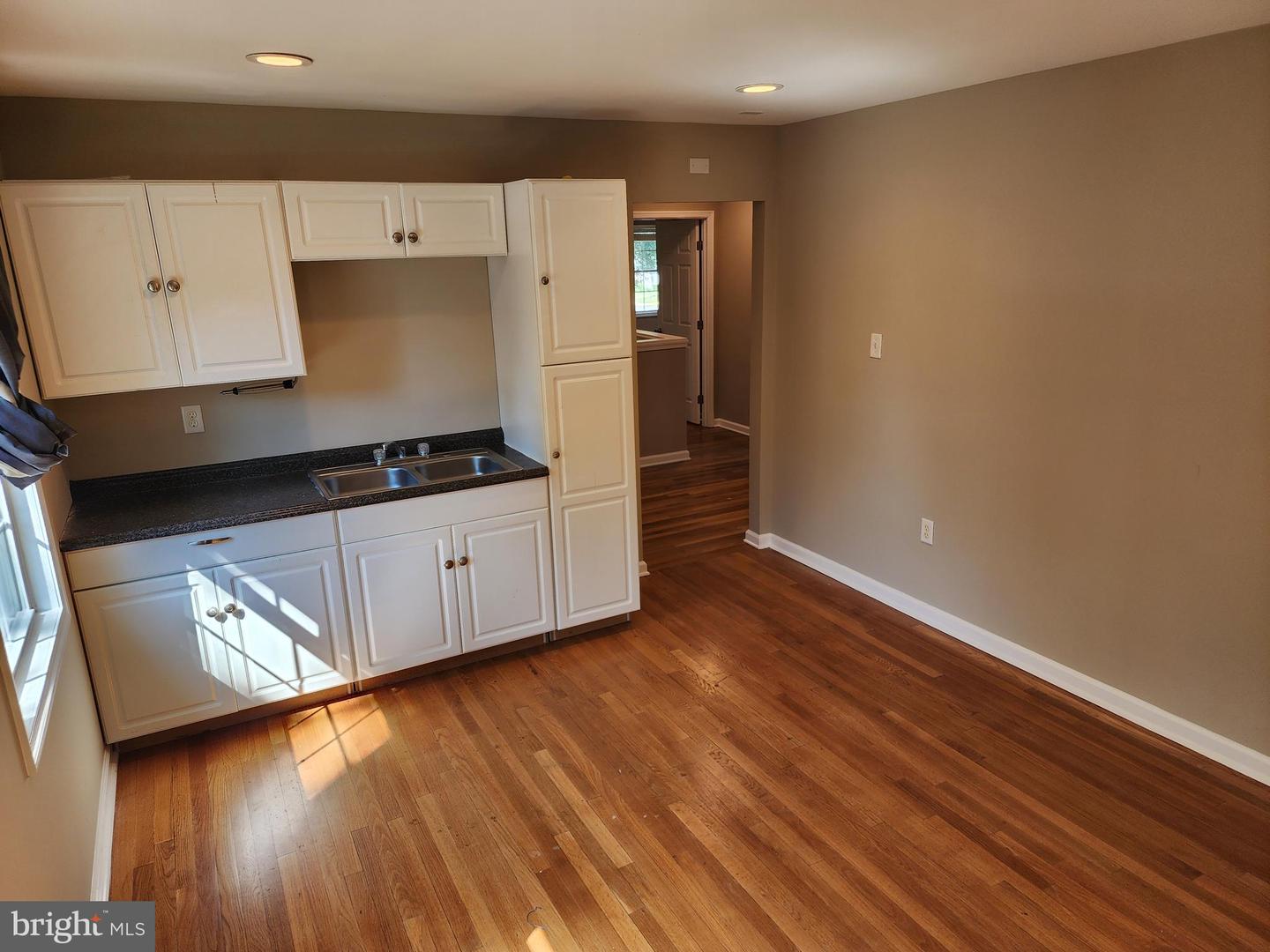123 W Market St Property Photo 49