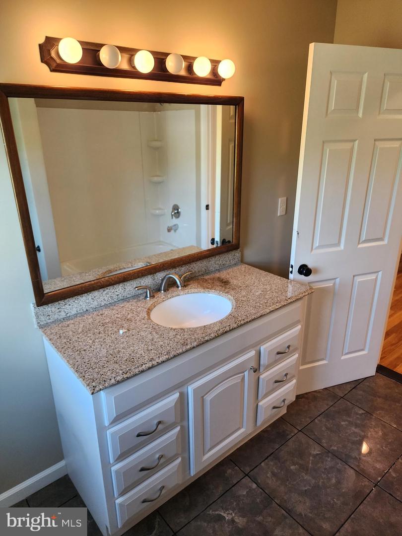 123 W Market St Property Photo 56