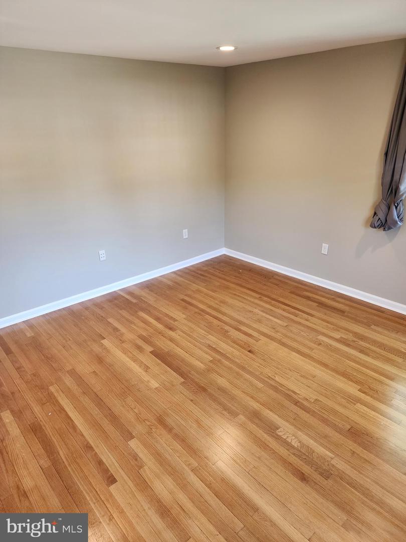 123 W Market St Property Photo 61