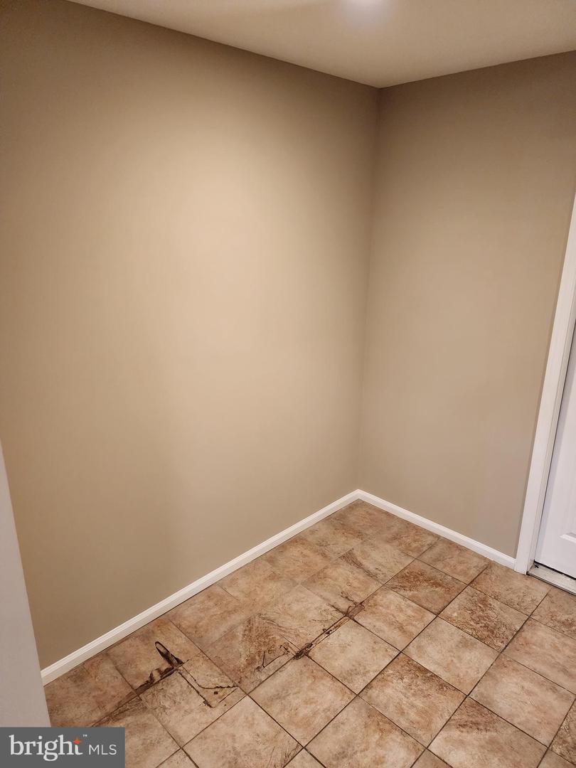 123 W Market St Property Photo 65