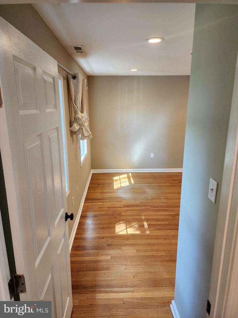 123 W Market St Property Photo 68