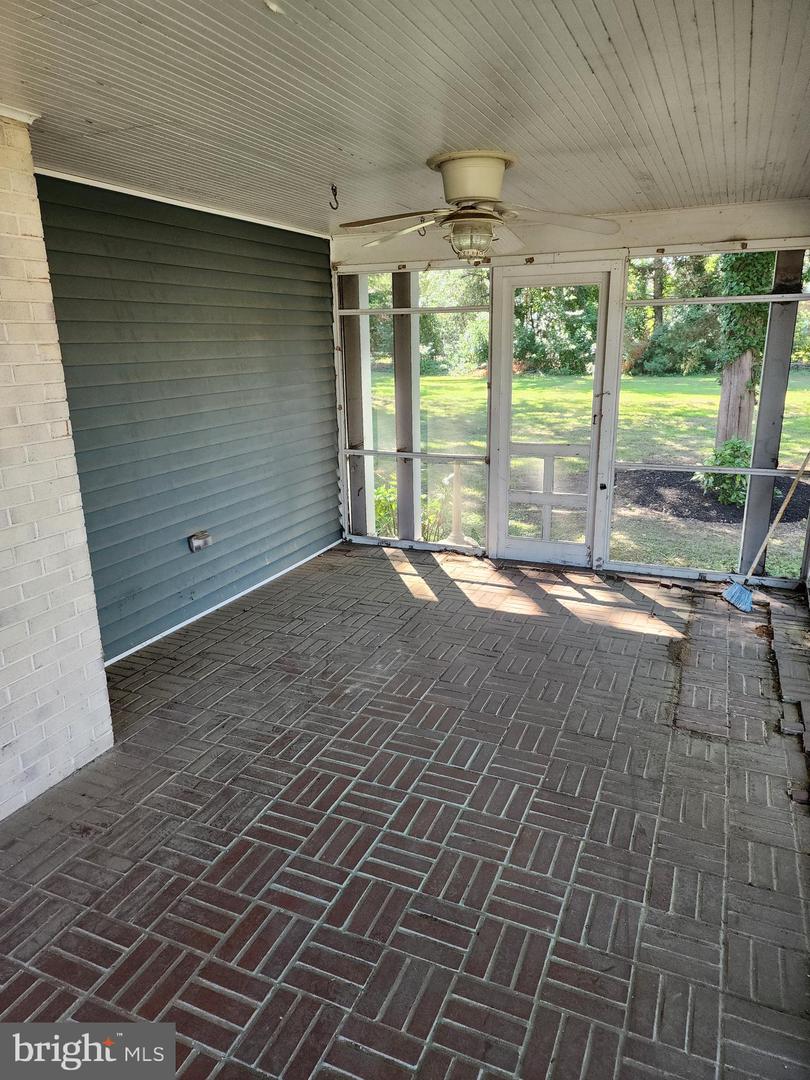 123 W Market St Property Photo 79