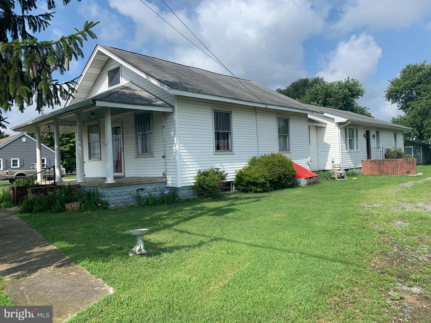 16920 N Main St Property Photo 1