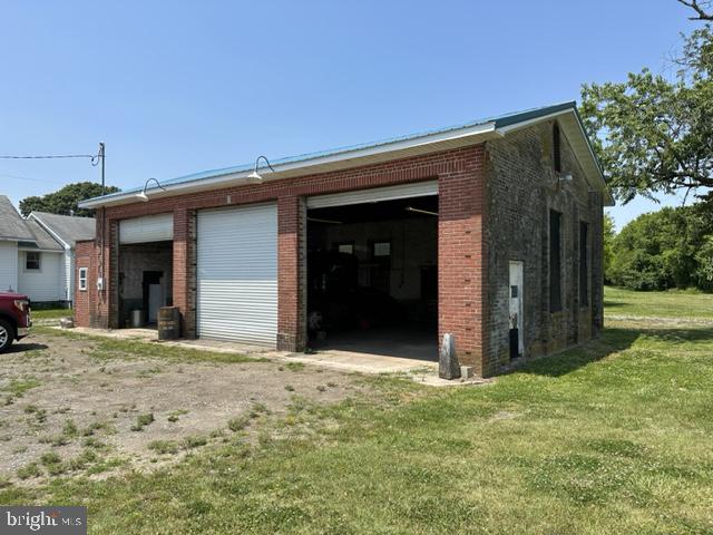 16920 N Main St Property Photo 18