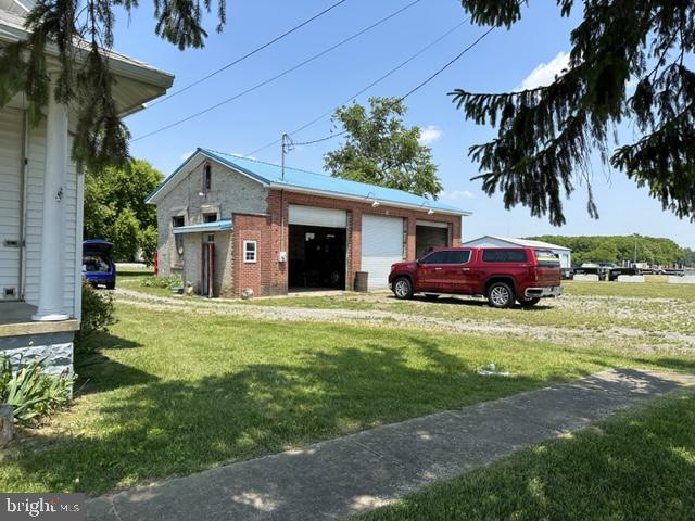 16920 N Main St Property Photo 19