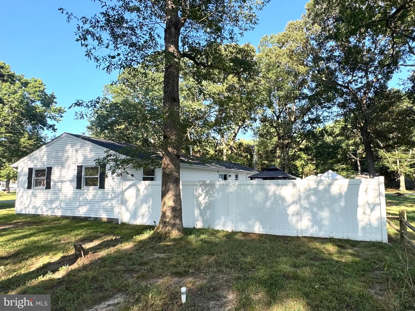 25320 John Dr Property Photo 4