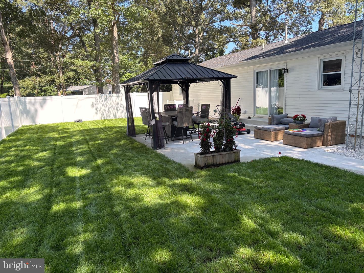 25320 John Dr Property Photo 6