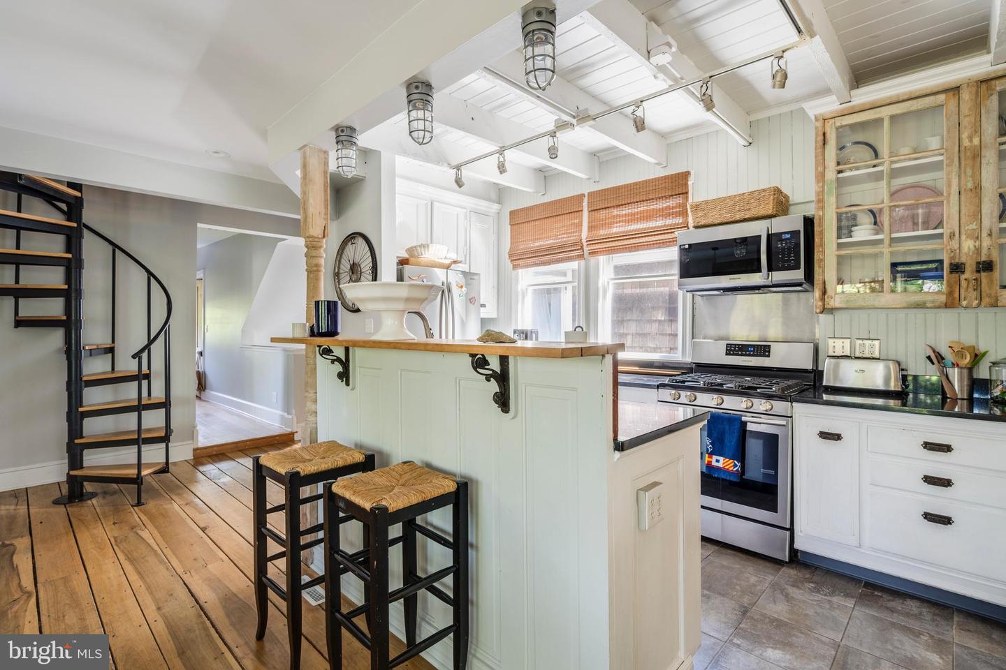 328 Market St Property Photo 5