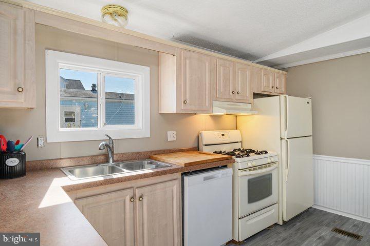 37885 Swann Dr Property Photo 10