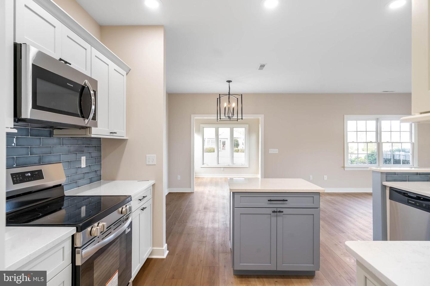 14 Mulberry St Property Photo 6