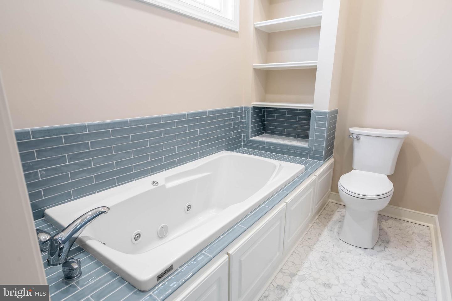 14 Mulberry St Property Photo 19