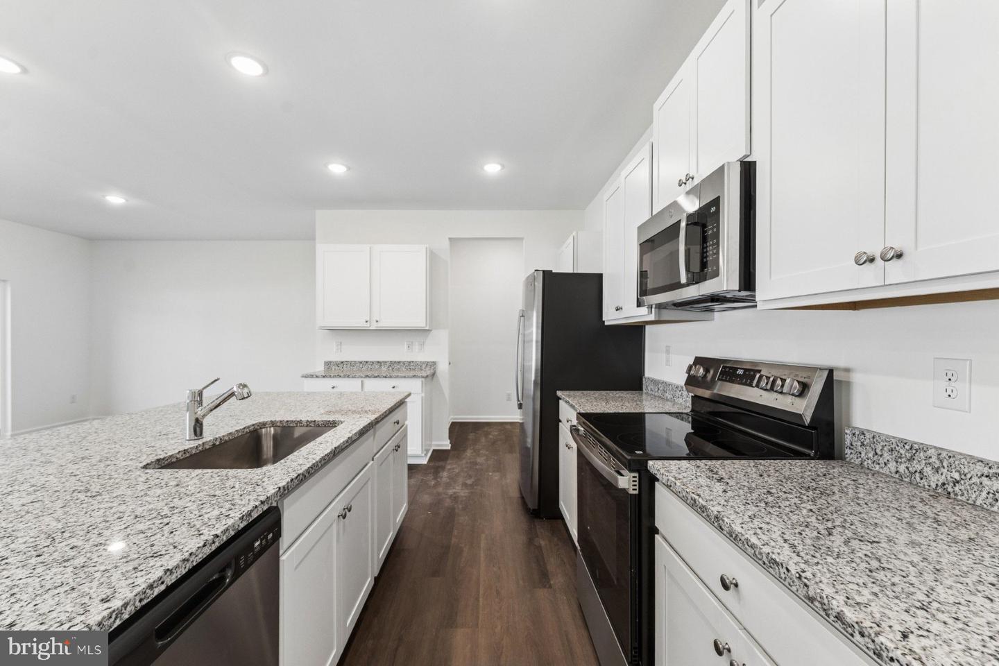 15013 Boatswain Ave Property Photo 9