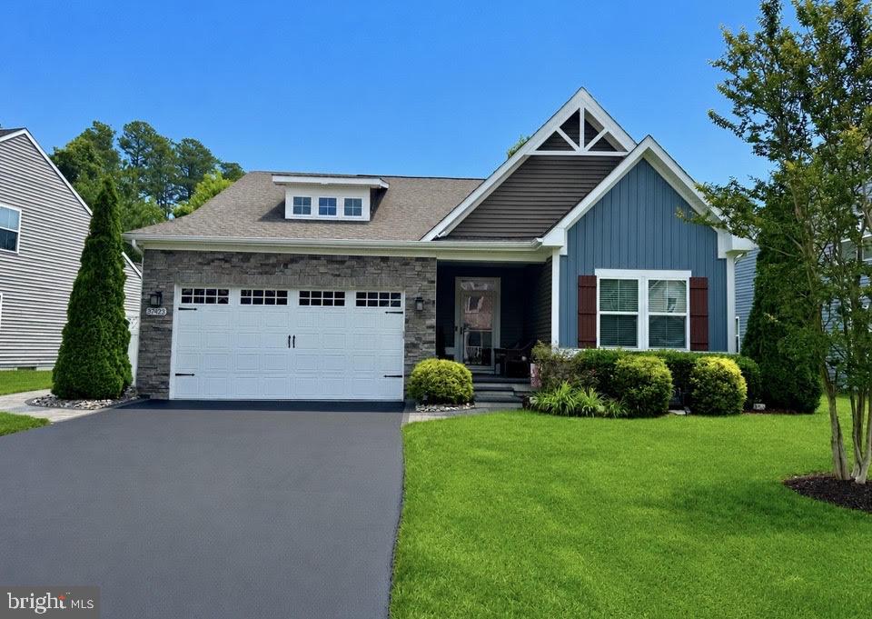 37423 WOODS RUN CIR
