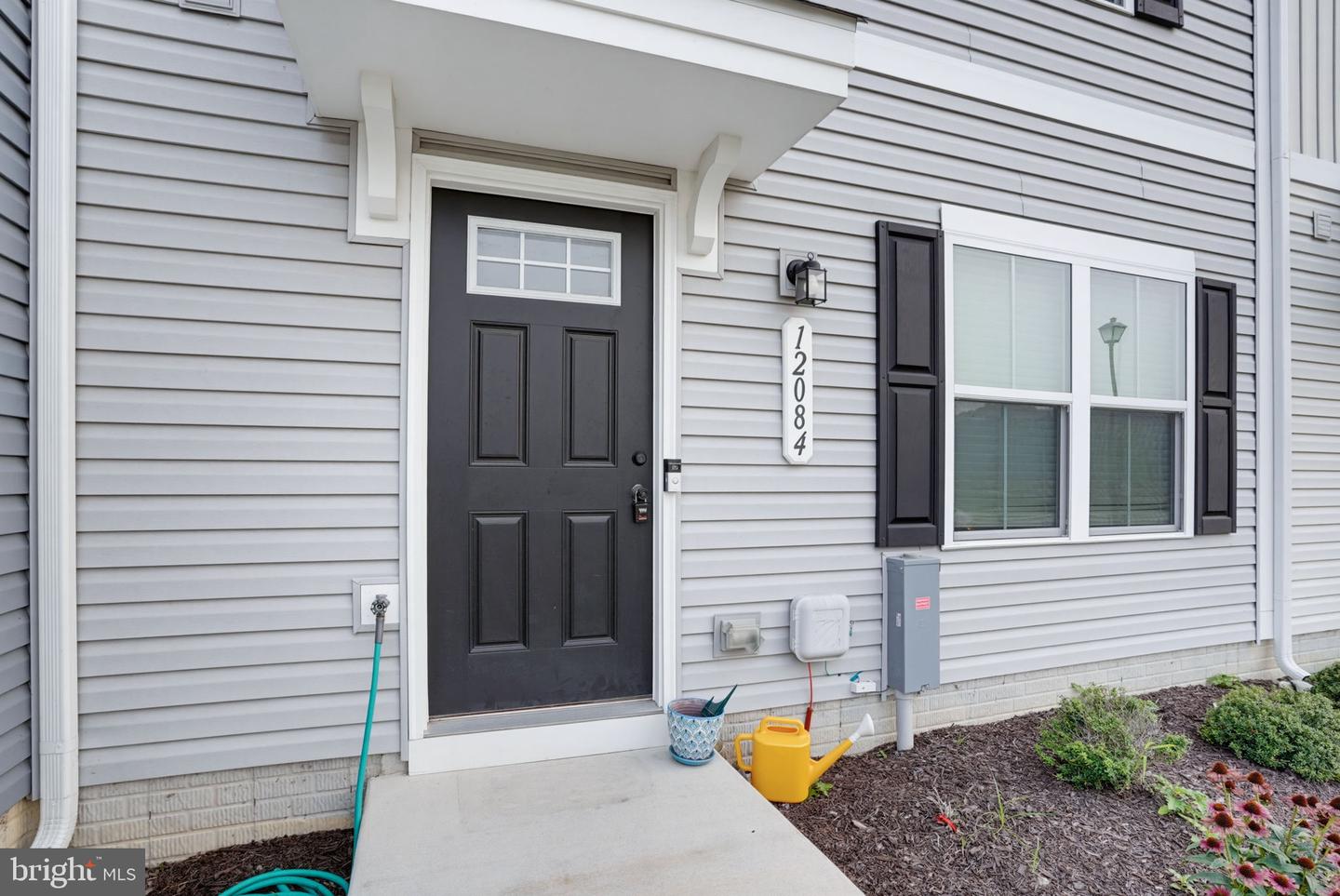 12084 Geyer Ave Property Photo 4