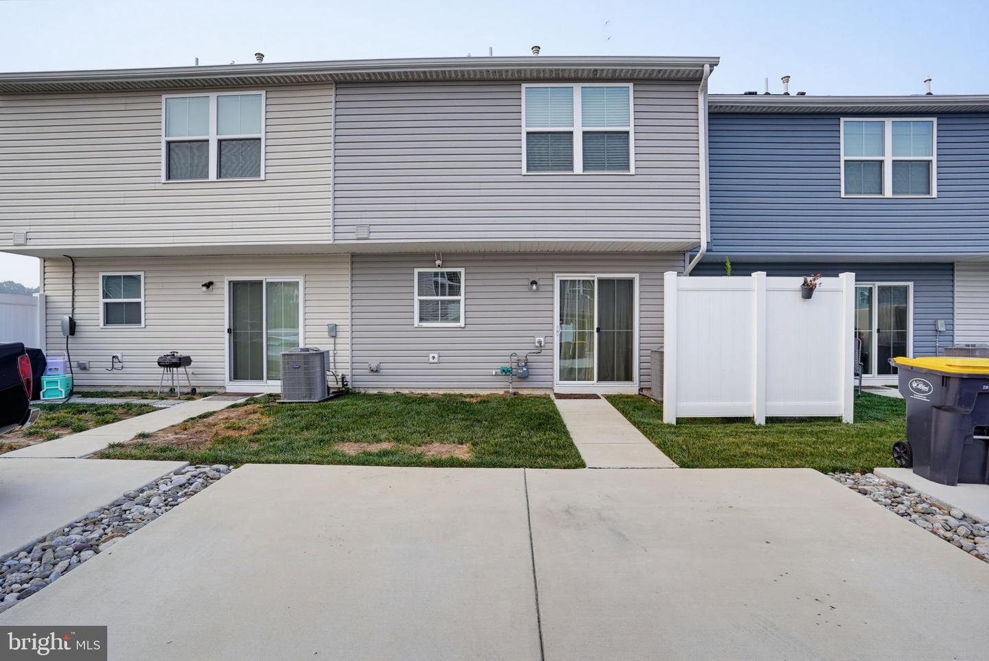 12084 Geyer Ave Property Photo 6