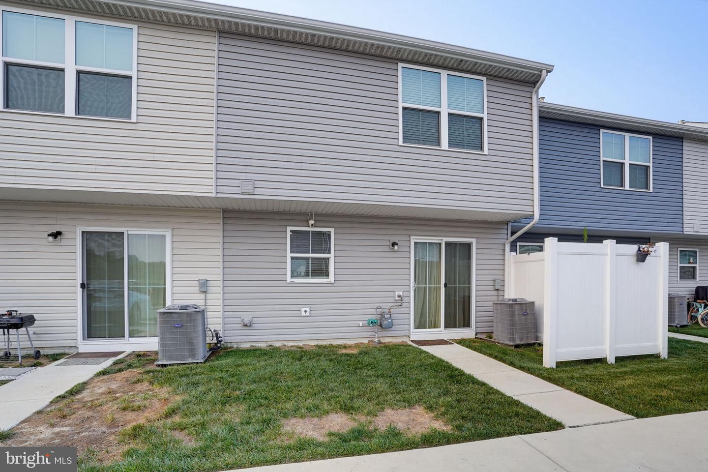 12084 Geyer Ave Property Photo 7