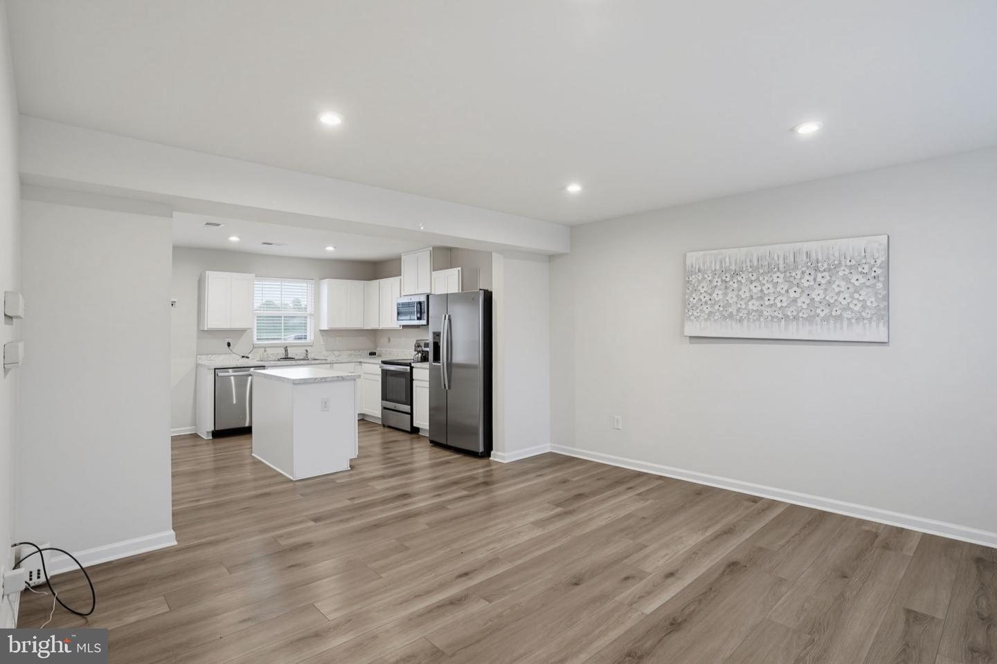 12084 Geyer Ave Property Photo 8