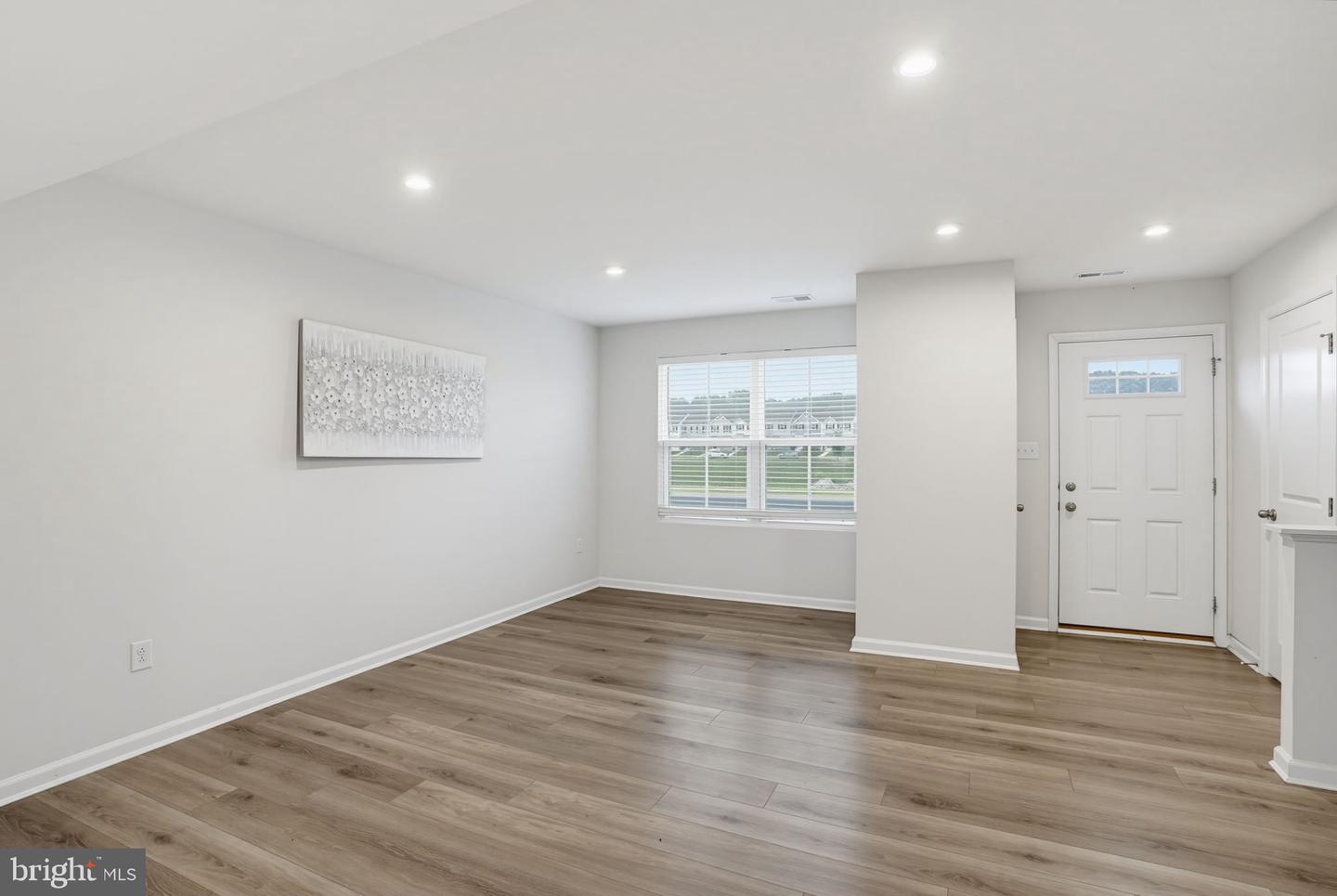 12084 Geyer Ave Property Photo 9